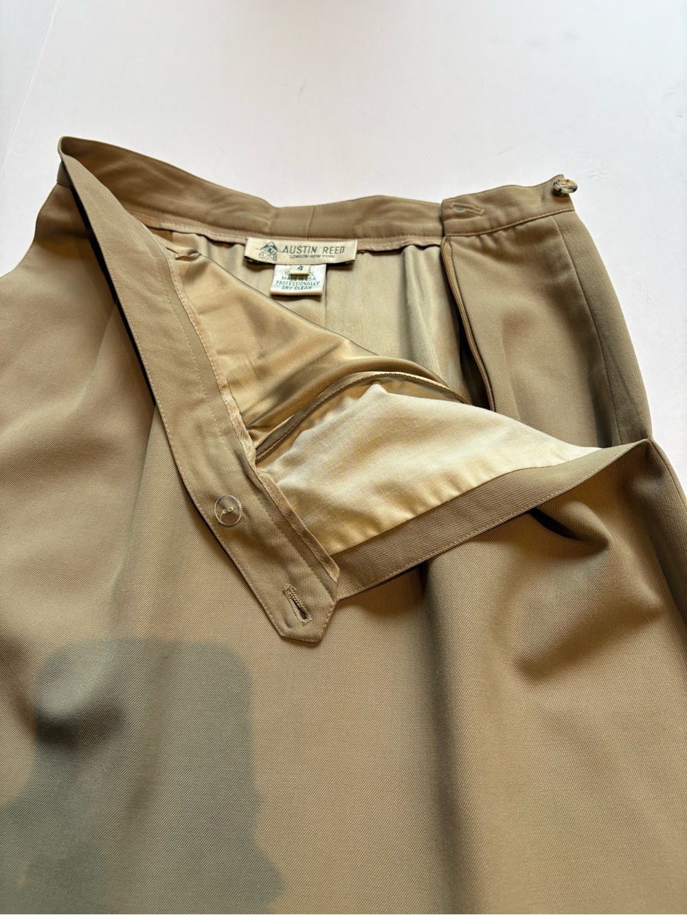 Austin Reed Classic Tan Women's Wool Skirt - Tailored Pencil Style Size 4 - Picture 5 of 8